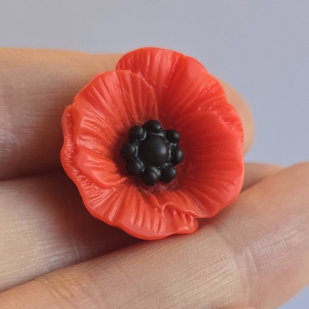 🥀 Poppy Brooch